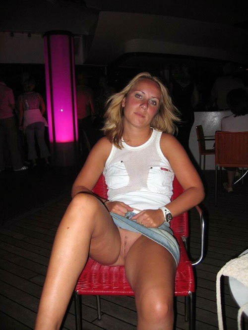 Blonde Pussy Upskirt Public - Public Pussy Upskirt